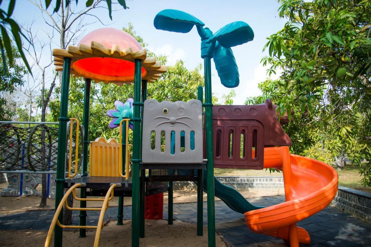 Esthell Village Resort Махабалипурам Екстериор снимка